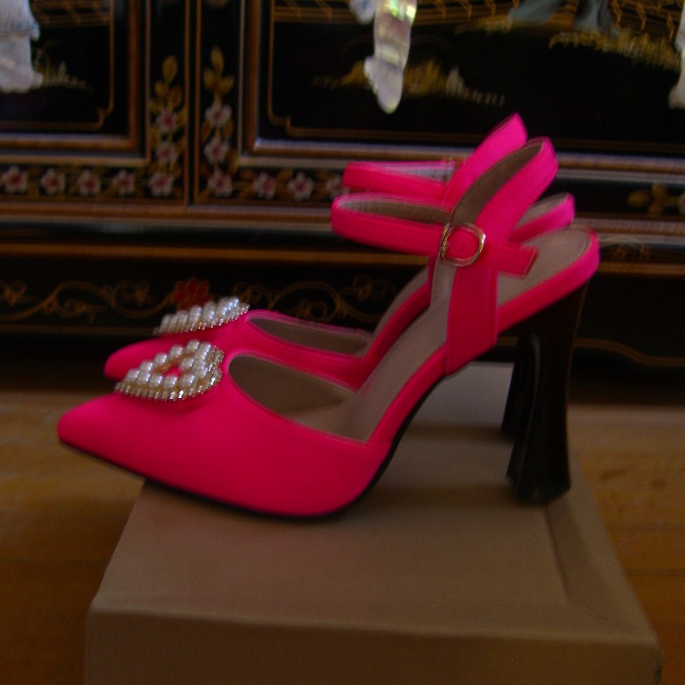 NIB SHEIN HOT PINK HEART & RHINESTONE DECOR ANKLE STRAP PUMPS SHOES CN38 US7 - Picture 5 of 7